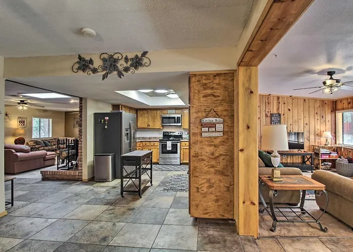 Casa vacanze Hike & Unwind: Lakeside W/ Fire Pit! Pinetop-Lakeside