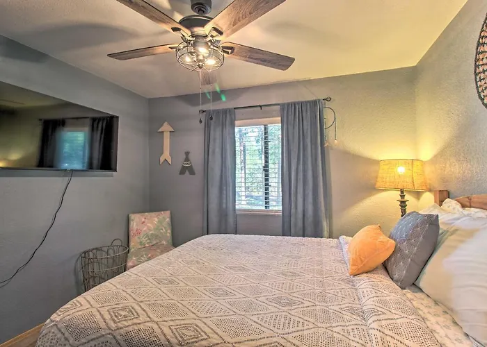Casa vacanze Hike & Unwind: Lakeside W/ Fire Pit! *