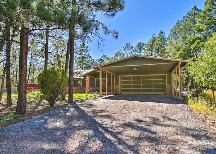 Hike & Unwind: Lakeside W/ Fire Pit! Casa vacanze Pinetop-Lakeside